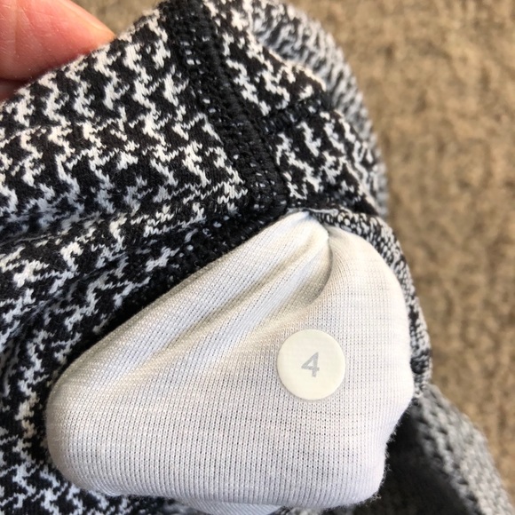 Lululemon hi-rise Wunder Under Pants - Picture 3 of 4